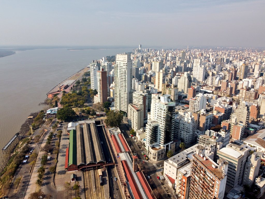fede_padin's tweet photo. Que lindo sos Rosario... lastima el resto de humo aún... https://t.co/Lrfnq5bqEF
