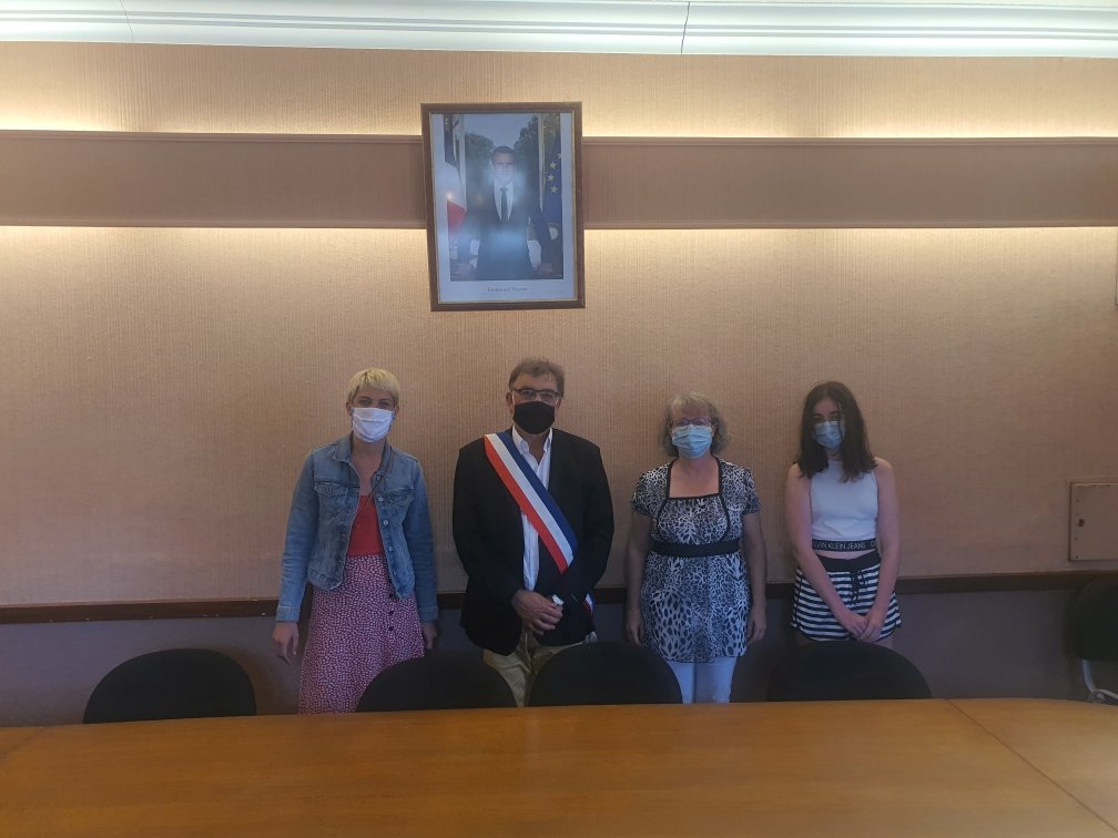 sacombette's tweet photo. Arrivée et installation d' une deuxième famille d'aidants à #SallesCuran. Des moments très émouvants! Merci et bonnes vacances à eux ! Merci aux hébergeurs qui ont témoigné de leurs générosités et de leurs reconnaissances. #territoiressolidairesdavenir @CatherineIbled https://t.co/UIzJL0luF9