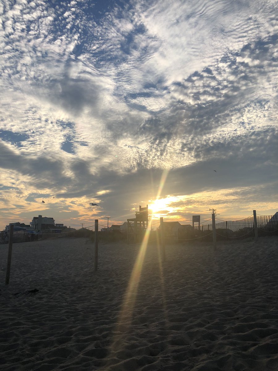 __bvsed_'s tweet photo. yesterday was a breakthrough for me, all of my troubles in life seemed to float away with the waves and i finally felt content and at peace. in these very moments i felt all of my prayers be answered. https://t.co/933Tp2Ku2Z
