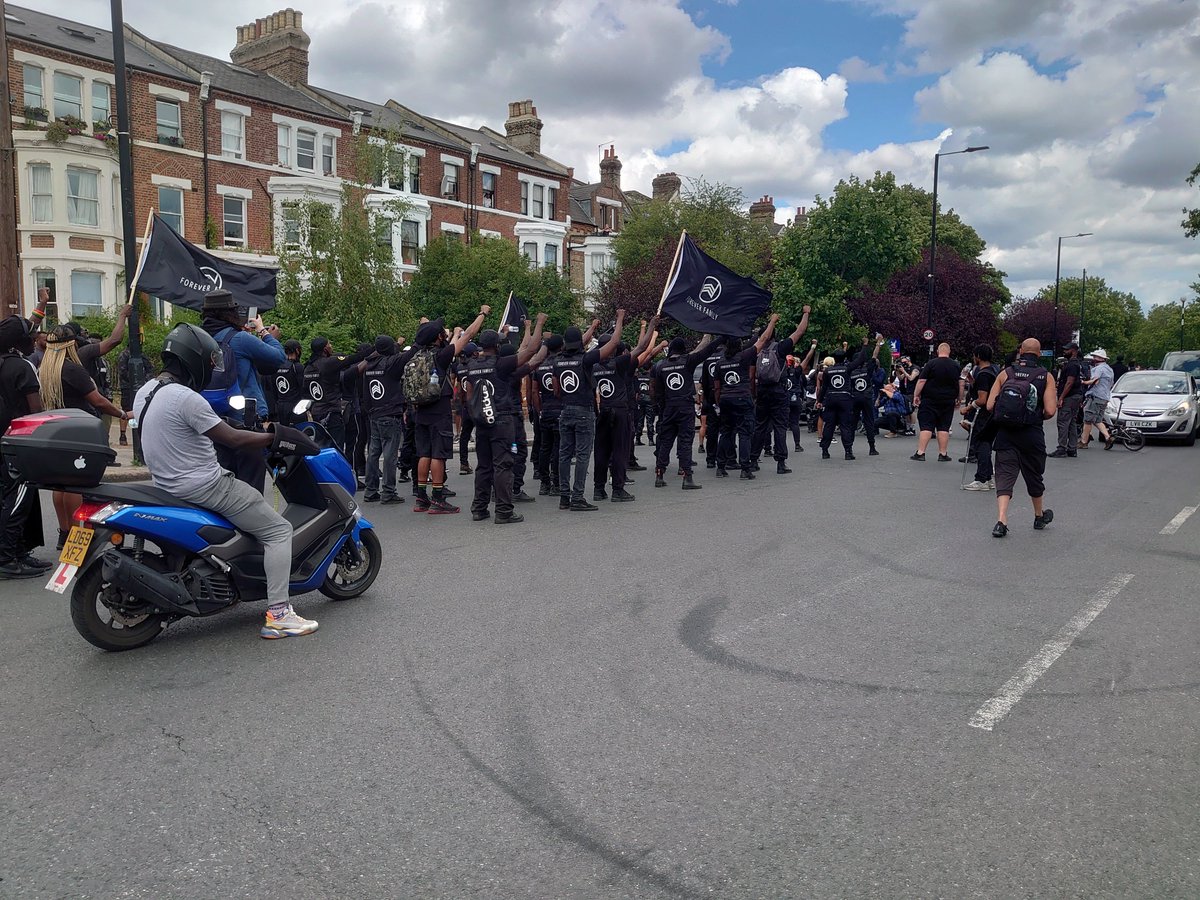 Sunset_SW9's tweet photo. Beautiful scenes in Brixton yesterday 🙌
@ForeverFamilyUK represent the security and protection for those who feel constantly violated by the system.

@Nigel_Farage ...people fear what they don't understand!!!! 

#Brixton #Reparations2020 #foreverfamily #newgeneration https://t.co/7LfI4sh3WA