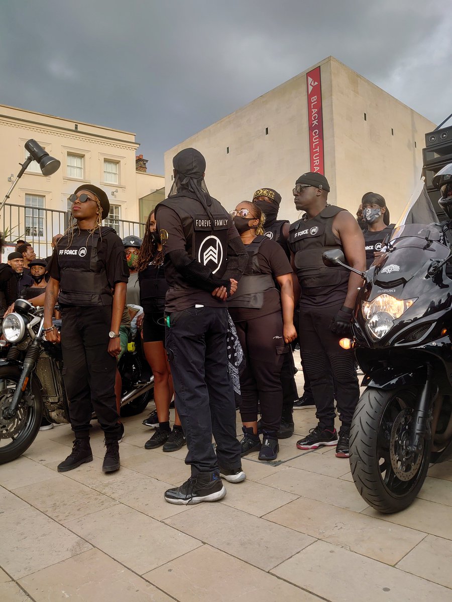 Sunset_SW9's tweet photo. Beautiful scenes in Brixton yesterday 🙌
@ForeverFamilyUK represent the security and protection for those who feel constantly violated by the system.

@Nigel_Farage ...people fear what they don't understand!!!! 

#Brixton #Reparations2020 #foreverfamily #newgeneration https://t.co/7LfI4sh3WA