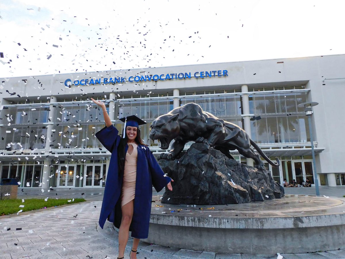 daniwani_'s tweet photo. Officially an FIU Alumni 👩🏻‍🎓 I am so excited for the journey ahead of me, congrats to class of 2020 🙏🏻 #Classof2020 #onedegreehotter https://t.co/6zmLPHQNYv