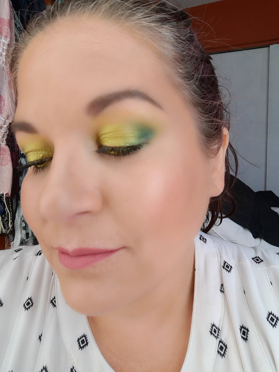 leahmac040602's tweet photo. Used the Ruby May Pop Zombie eyeshadow palette for this fun yellow look - who knew pus could look so good 😆😆😆
Eye look helped along with NYX Off Tropic eyeliner in Pineapple Punch. 
@rubymaycosmetics
@nyxcosmetics #motd #fotd https://t.co/Ybmidl0ny9