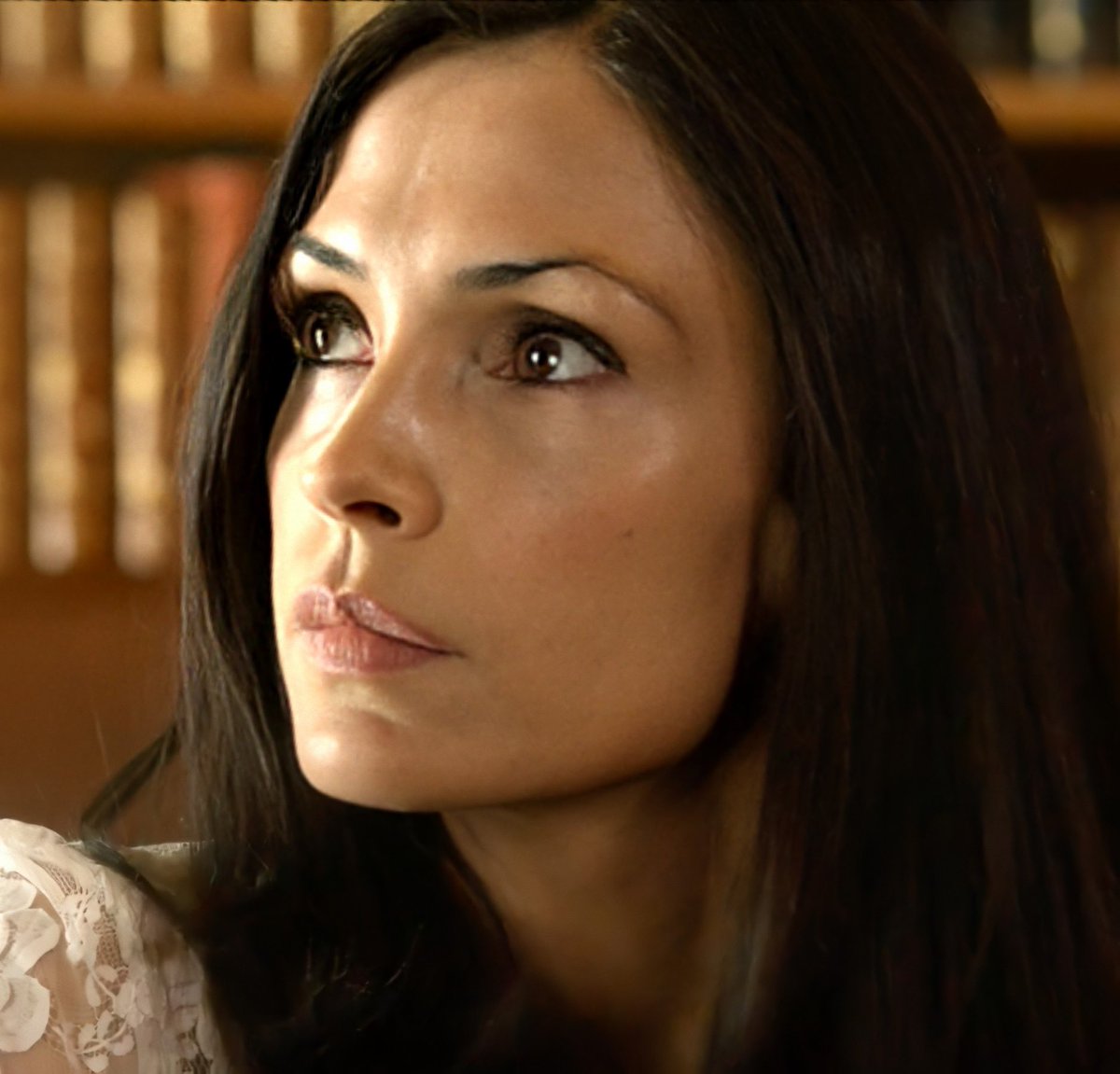 ReactionsFamke's tweet photo. Famke janssen is that woman 🌹🔪 https://t.co/kOnrnNthIV