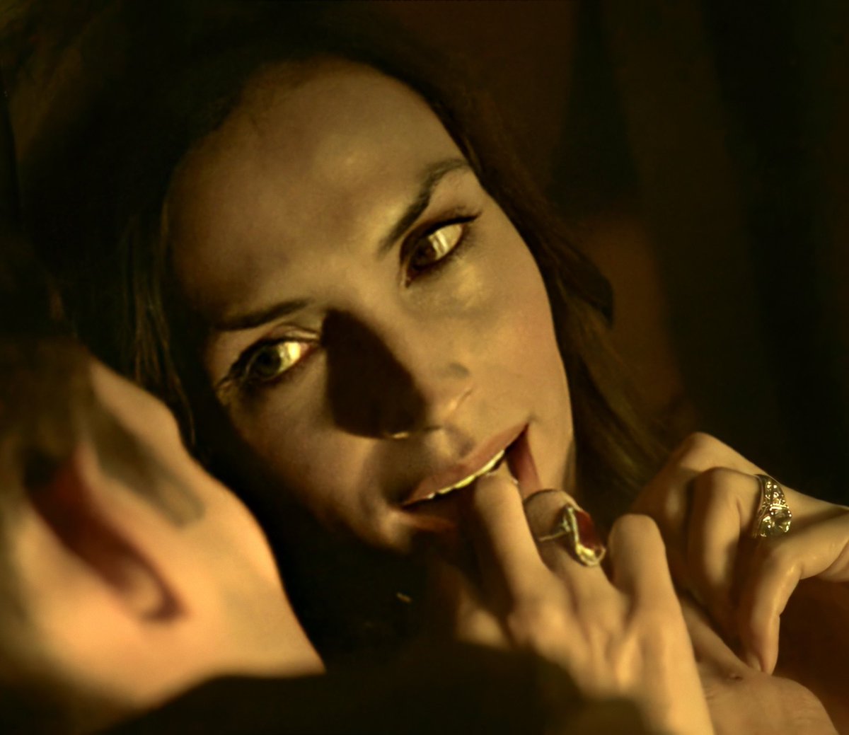 ReactionsFamke's tweet photo. Famke janssen is that woman 🌹🔪 https://t.co/kOnrnNthIV