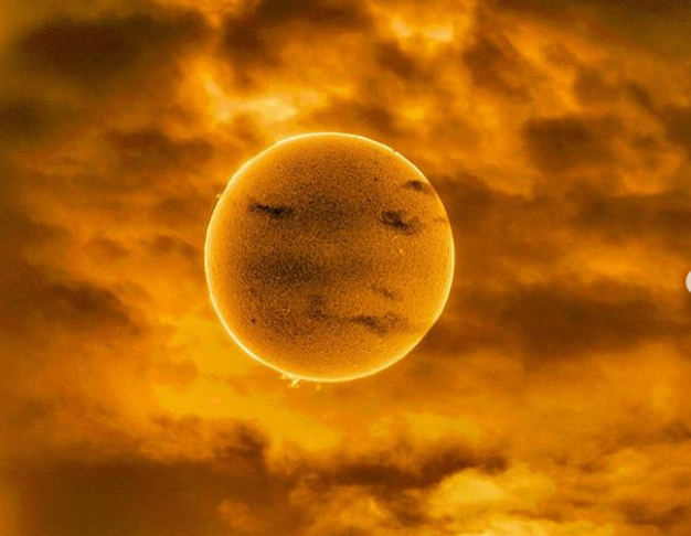 OPT_Telescopes's tweet photo. Happy Sun-day!!!
"07/14 solar shot! 🔥🥵🌞
Monster prominence
____
Lunt60 DS
Zwo 174mm
Celestron SLT mount"
Photo Credit: Ray Khorasani
#sunset #sol #star #redgiant #solarsystem #planets #sunoftheday #shortexposure #hotday #astrophotography #astrophoto #space #solarsystem https://t.co/Qshobkzc5k