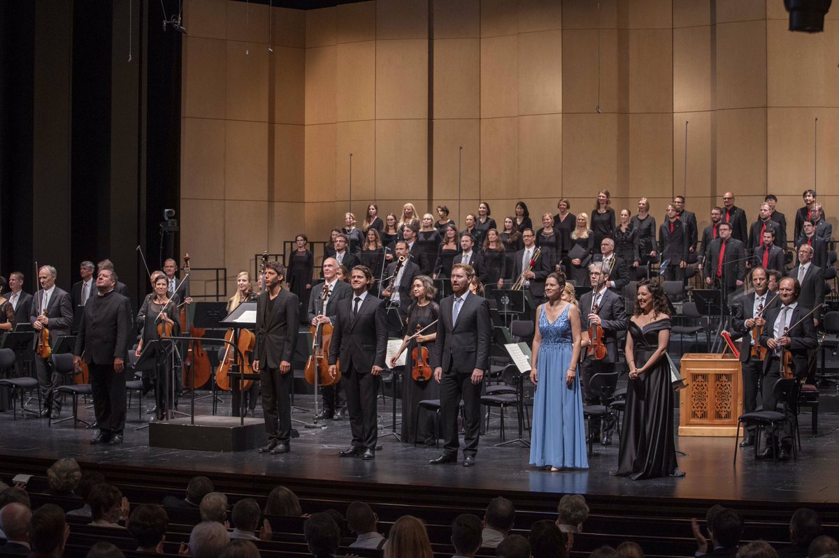 Was wäre Salzburg ohne Mozart? Was wären die Salzburger Festspiel ohne die Mozart-Matineen des Mozarteumorchesters? 1670 Auftritte hatte das Orchester in der 100-jährigen Festspielgeschichte. Heute sind wir mit der erste Matinee in die Festspiele gestartet.