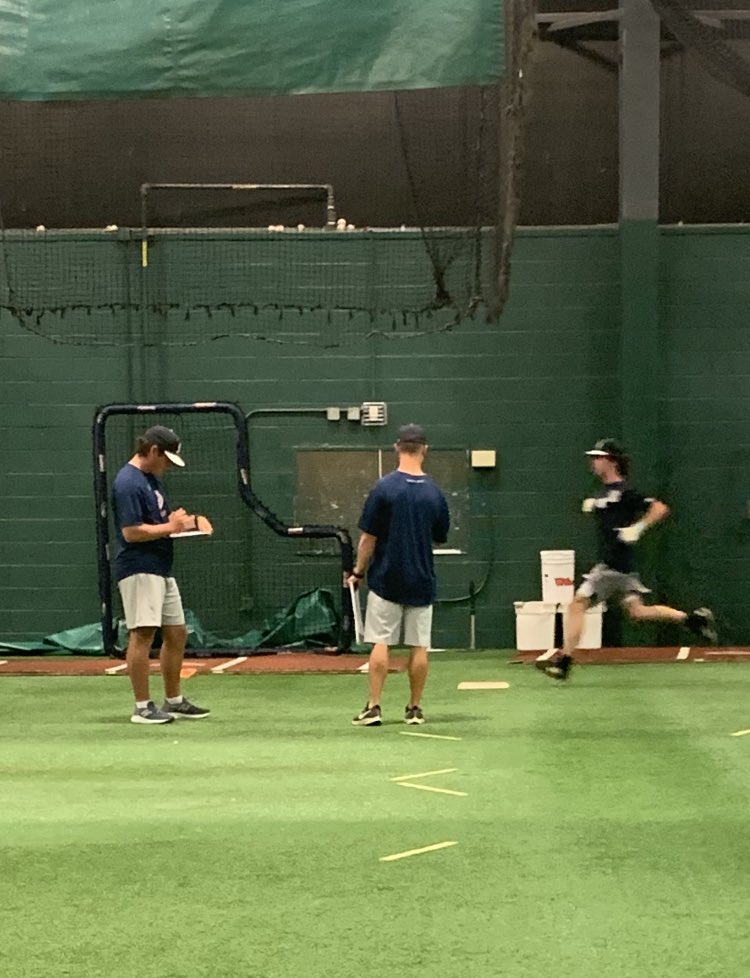diamondbballtn's tweet photo. 16U’s hard at #WORK. 💪🏼#unmatchedrecord #backtobaseball https://t.co/IYSfRwXNcn