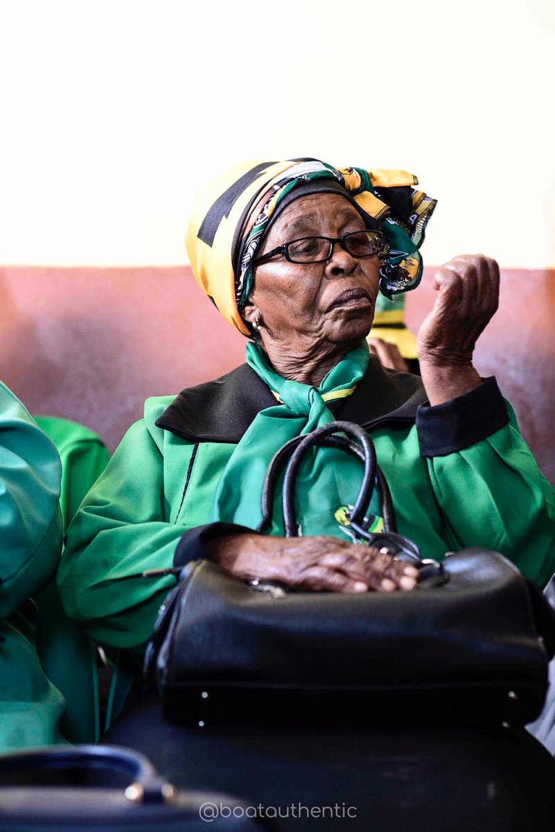 blackTregidy's tweet photo. Siyabona njalo ye Zozi

Girl sno can't sing
#idolssa https://t.co/nU7OrrJ3Cs