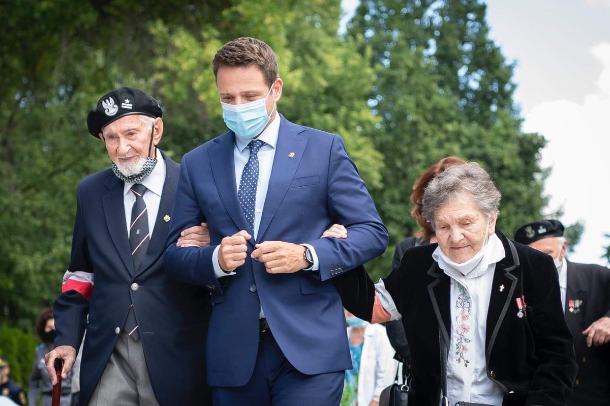 olivkaax's tweet photo. mogliśmy mieć takiego prezydenta polski, ale ludzie są pojebani https://t.co/WH3Xaunwvi