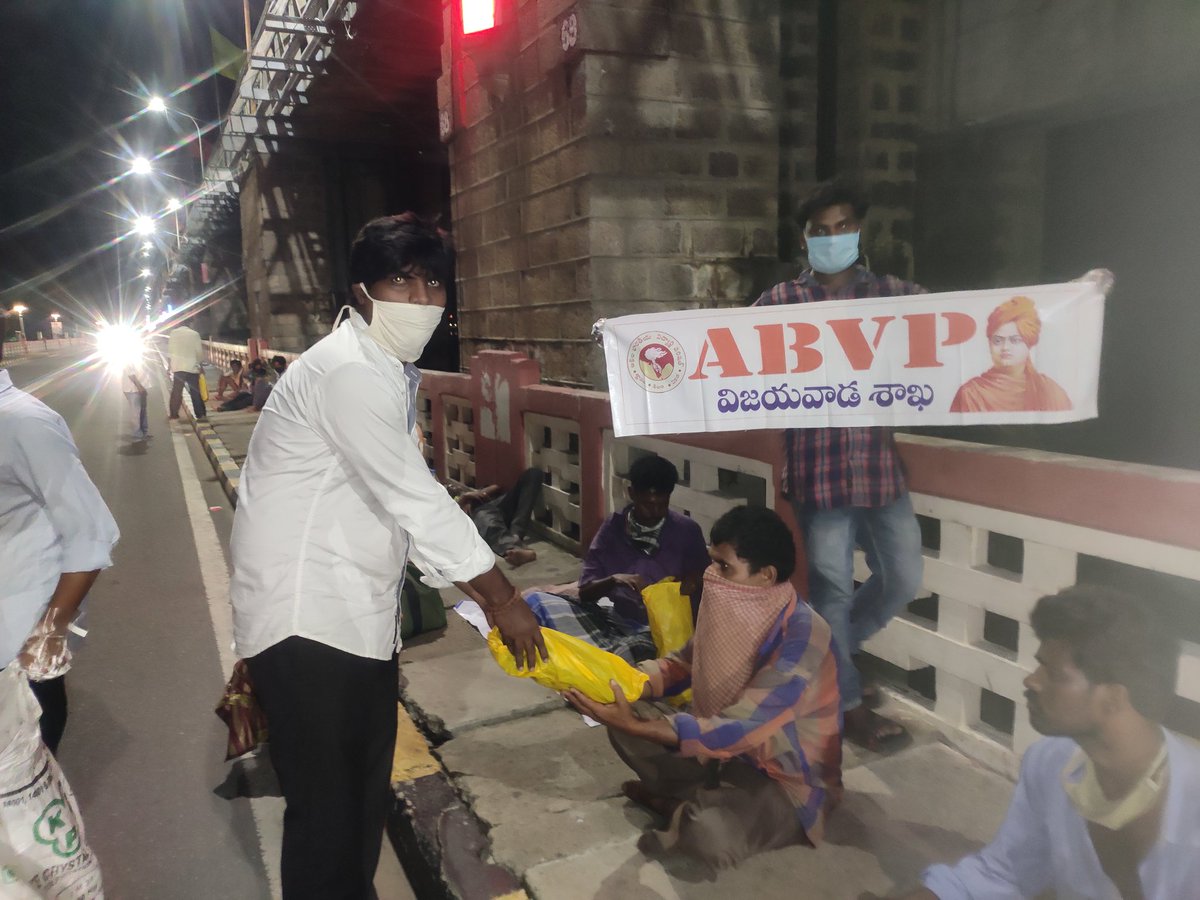 HARISHAZAD7's tweet photo. Karyakartas of ABVP Vijayawada have been distributing a kit of essentials including blanket, towel, trouser, T-shirt and other stuff amongst the homeless people taking shelter on the roadside near the Benz Circle of Vijayawada.

#ABVPForSociety
#ABVP_ANDHRAPRADESH https://t.co/OVmsvmWHZ7
