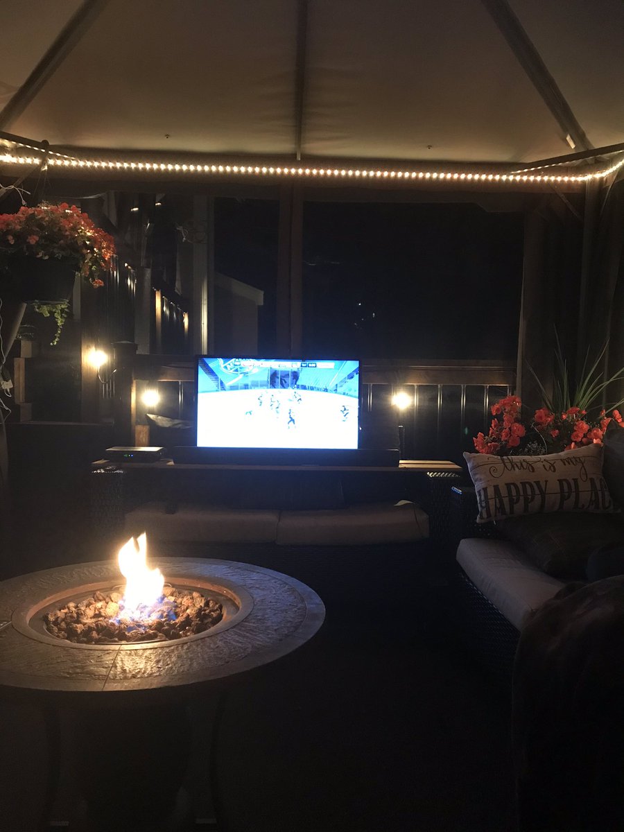 WandaGeorgeHunt's tweet photo. Not how we normally watch the NHLPlayoffs, but we’ll take it! #covidhasdifferentplans https://t.co/bx10kgCITr
