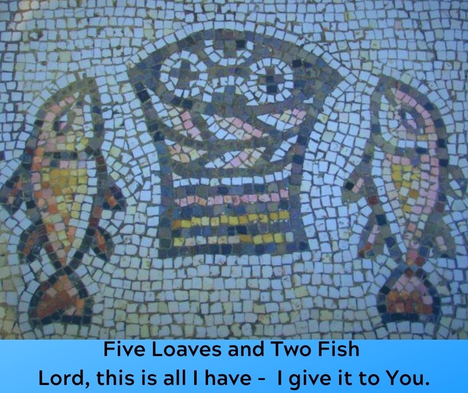 gracewepray's tweet photo. As Christians, we are called to be witnesses of #Hope. We give the little we have and the Lord will bless and use it. Today's #Homily by @fatherkirby  #TeamGrace #FiveLoavesTwoFish 
 https://t.co/5ejfcvGQyB https://t.co/XR8NM1mFVL