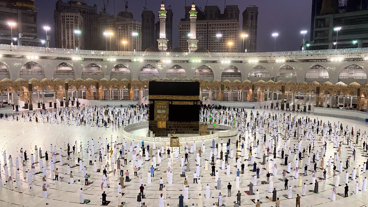 #صور
ضيوف الرحمن يؤدون صلاة المغرب في #المسجد_الحرام بعد انتهائهم من طواف الوداع.
.
#بسلام_آمنين
#حج_1441