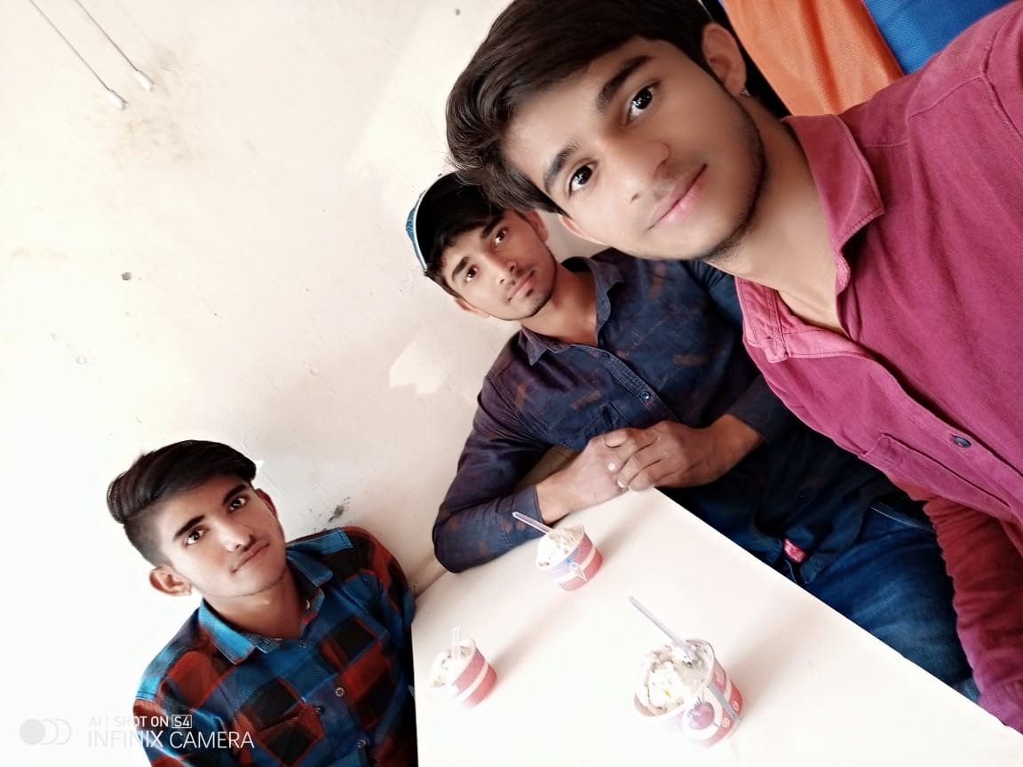 vicky_bhati_bmr's tweet photo. #SelfieWithFriends @rpbreakingnews #RajasthanWithPatrika #rajasthanpatrika #selfiewithsister https://t.co/jKrDufibTY