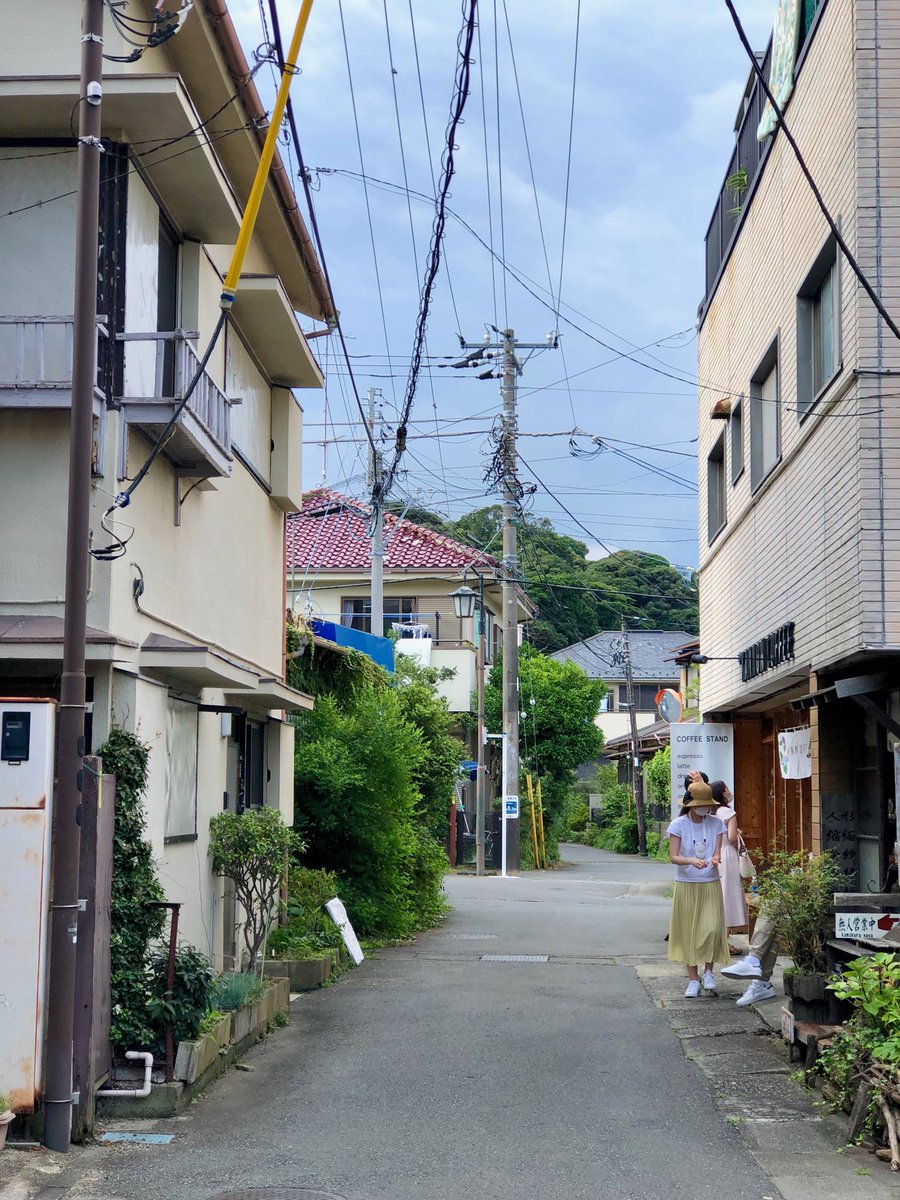 wrathofgnon's tweet photo. If you must have a grid pattern of streets or if main streets for some reason run parallel, stagger the connecting streets so as to calm traffic: a typical car should not move faster through these streets than a child can dash across them. #GoodUrbanism #TheHumanScale https://t.co/DKvaxVGgVd
