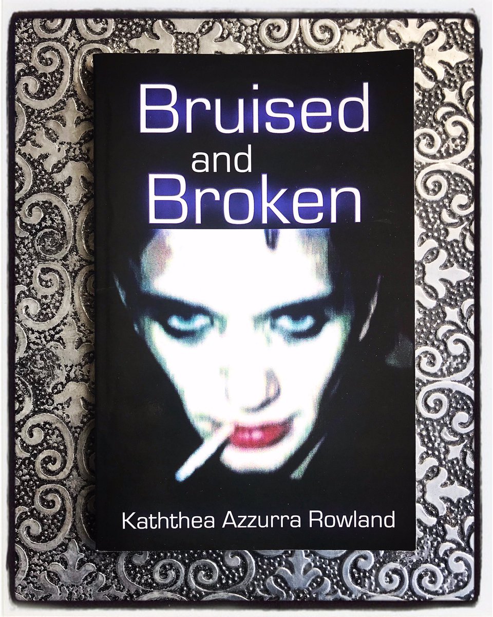 PlaceboFansUK's tweet photo. Placebo - Bruised & Broken Biography 2003 #Placebo #PlaceboWorld #PlaceboFansUK #PlaceboCollection #PlaceboBook #BrianMolkoBook #PlaceboBiography #BrianMolko #StefanOlsdal #RockStarBiography #Placebo2003 #Placebo20 #Biography #20YearsOfPlacebo #PlaceboNancyBoy #CommercialForLevi https://t.co/GOaXKEntC8