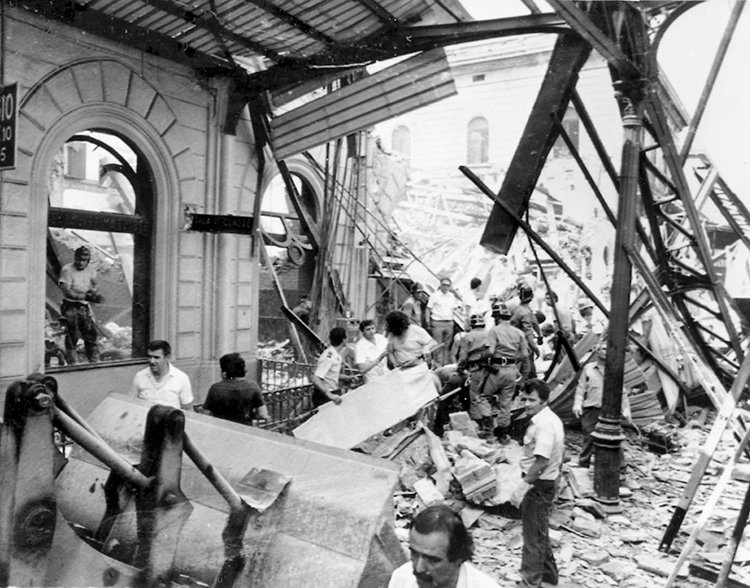2 August 1980 saw the worst terrorist attack in post-war Italian history. A bomb hidden in a suitcase exploded in the waiting room of Bologna Station, causing the partial collapse of the structure. 85 people died & 200 were injured [Thread] >> 1