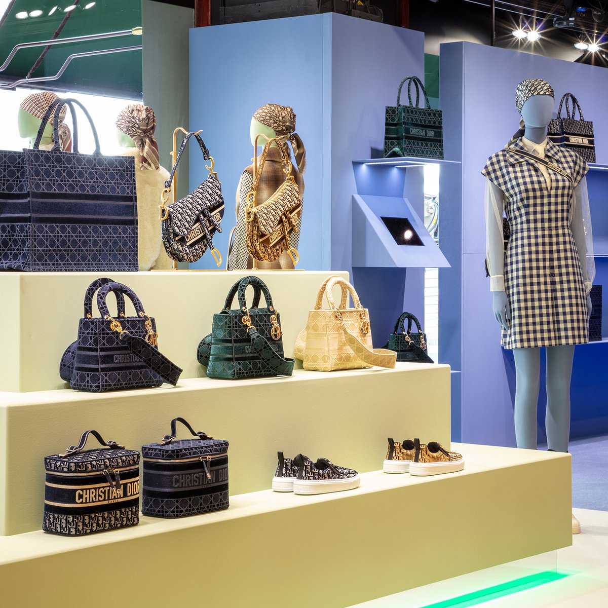 Dior's tweet photo. For #DiorAW20, the new @Harrods pop-up features Cannage and #DiorOblique reinterpreted in velvet, while creations from #DiorBookTote to #LadyDLite can be personalized with the #ABCDior service, available https://t.co/juPCREVWT4 until August 30, 2020.
#HarrodsxDior https://t.co/AJcxr4O0cQ
