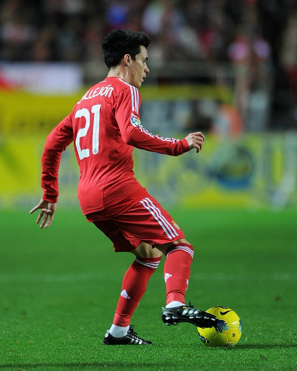 Nel 2012, durante la sua seconda stagione con il Real Madrid, José è decisivo per la vittoria della Supercoppa contro il Barcellona e risulta decisivo anche in CL e campionato concludendo la stagione con 41 presenze e 7 gol (3 in campionato, 2 in coppa e 2 in Champions).