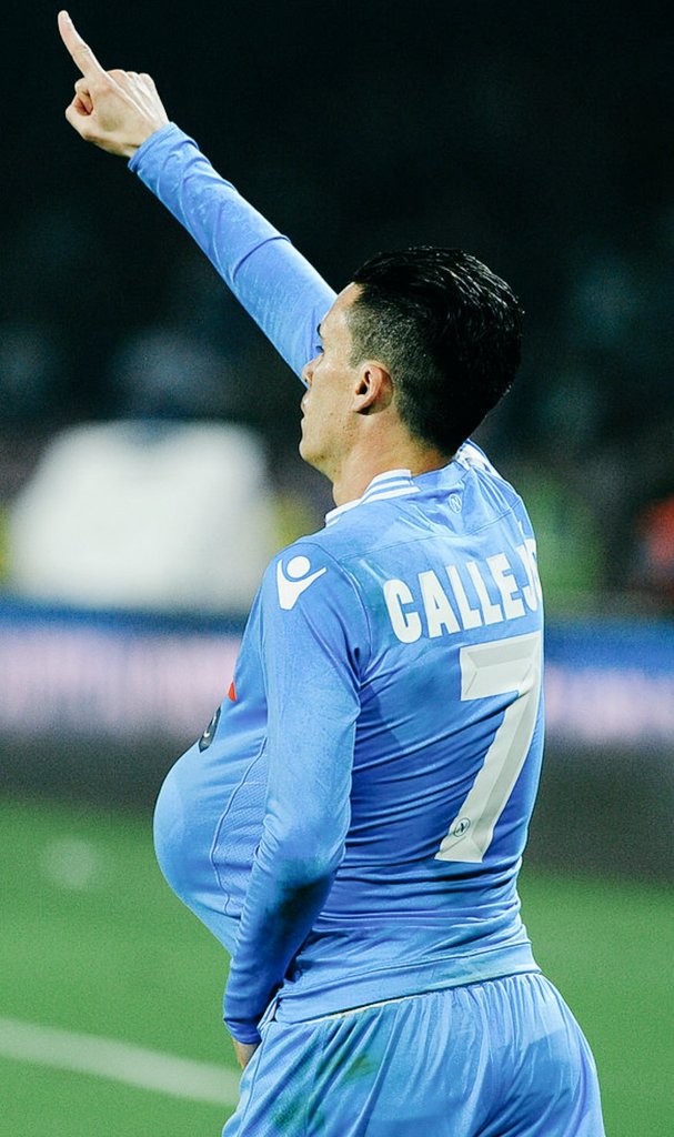 Nel 2014 comincia la sua seconda stagione al Napoli realizzando 7 gol nelle prime 8 giornate di campionato. Il 22 dicembre nonostante l’errore dal dischetto, vince la Supercoppa italiana contro Juventus. Durante quest’anno nasce sua figlia India.