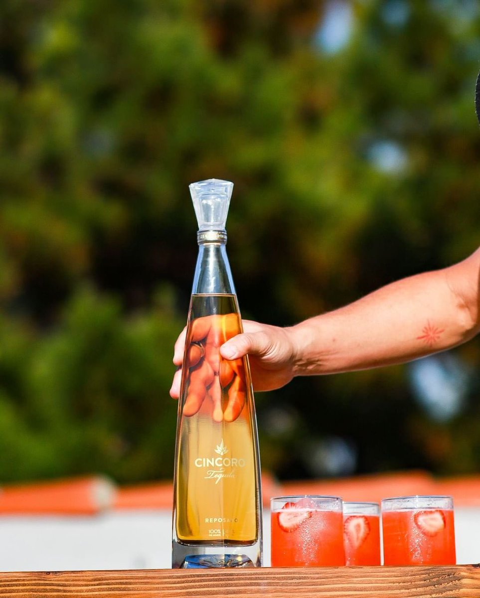 Cincoro's tweet photo. Today is the last chance to #ToastYourTeam &amp; double the donation of $40 to support the hospitality industry.

We are donating up to $100,000 towards the #RestaurantStrong &amp; @USBGNCF Bartender Emergency Asssitance Fund.

Lead by example &amp; share a toast before the weekend ends! https://t.co/03R41y7fLN
