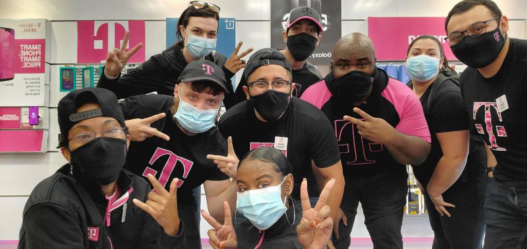 #WhitehallWarriors are fired up for the #NewTMobile! Verizon and AT&T ain’t ready for this 🔥 @CindyFalkner @MrDennisJones @tglover187 @thayesnet @JonFreier