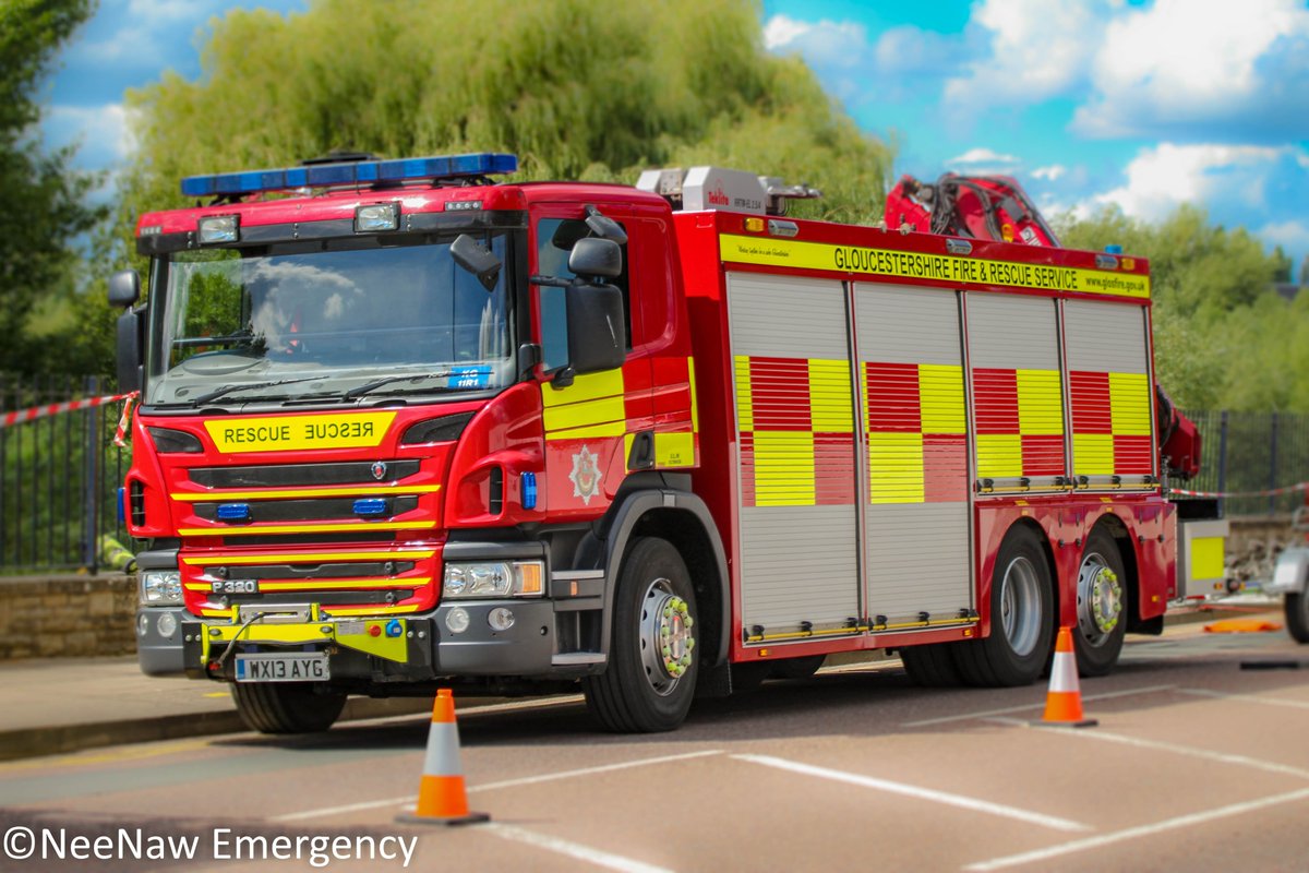 delirious_859's tweet photo. Gloucestershire Fire &amp; Rescue on a doing some training along the River Severn in Gloucester this afternoon🚒📸 2x WrL, 1x SISU, 1x L4V, 1x CRV in attendance @Glosfire @ScaniaUK @LandRover https://t.co/QtwZKH1MsV