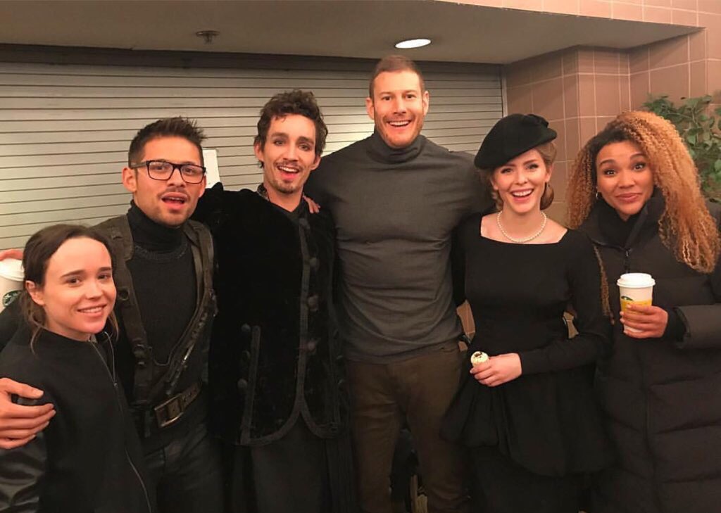 kIauslovebot's tweet photo. tl cleanse here are pictures of the cast being adorable #UmbrellaAcademy https://t.co/Jwx4n3gLax
