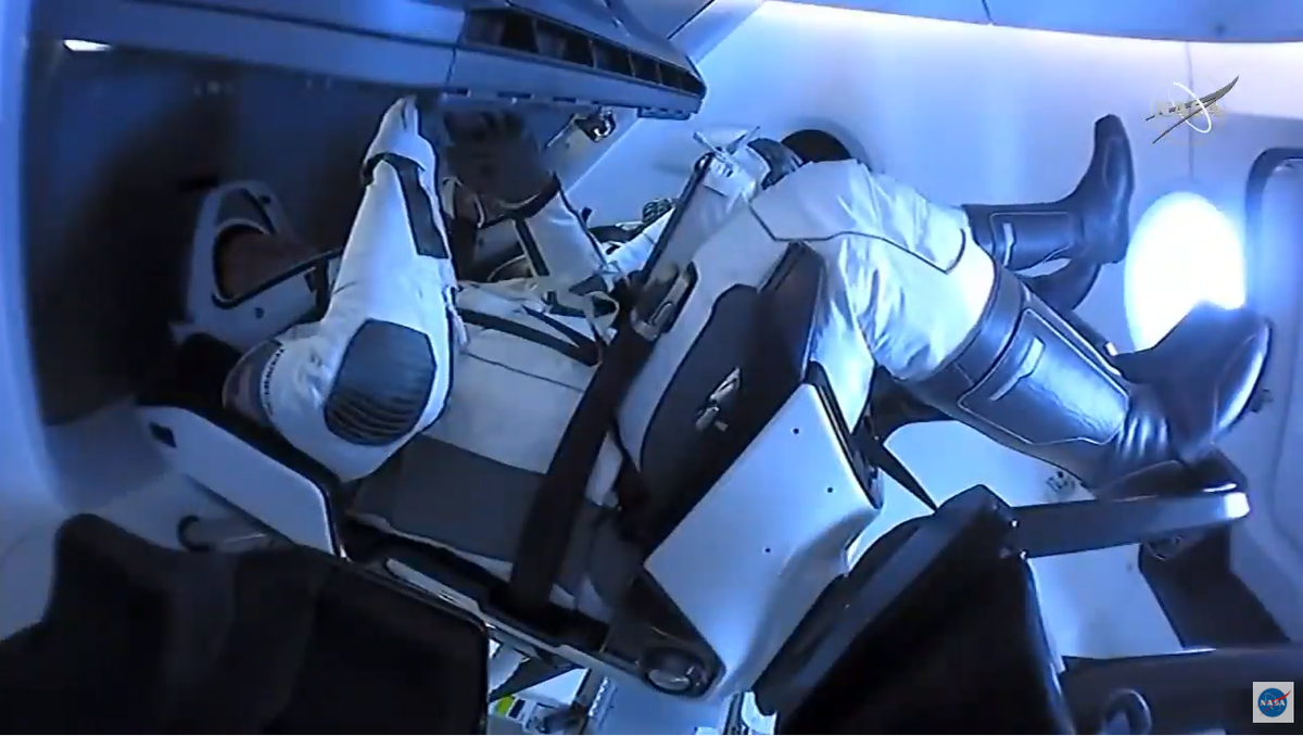  #CrewDragon Les 2 astronautes seront essentiellement des spectateurs dans les heures à venir, mais prêts à intervenir au besoin pour déclencher telle ou telle procédure d'urgence.