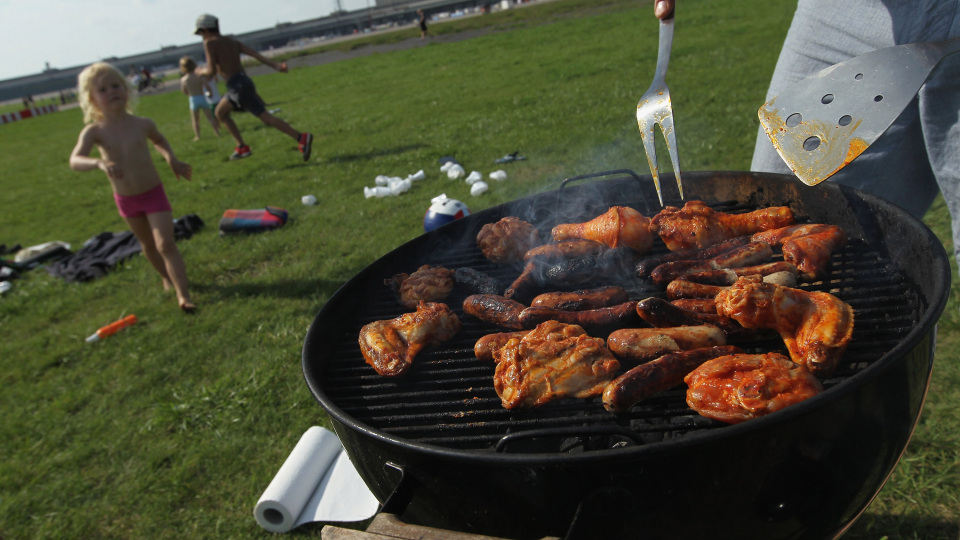 Family gatherings linked to COVID-19 spikes nationwide, numbers show bit.ly/3ghqCsh