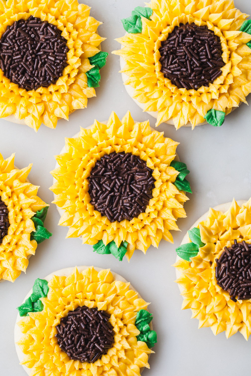 tw// food sunflower cookies delivery! to- @tarasclouds message- you’re a ray of sunshine <3