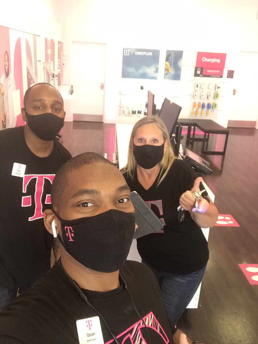 HYPEMANQB's tweet photo. @RyanWarnerEXP @JonFreier We are ready to assist all @sprint customers as well as our existing @TMobile and anyone else who is ready to join our team.. #NewTMobile #TeamMagenta Repersenting Carolina Upstate Sap 250D Forest Acres Columbia, SC Come and see us. https://t.co/Kt4zEgOv0p