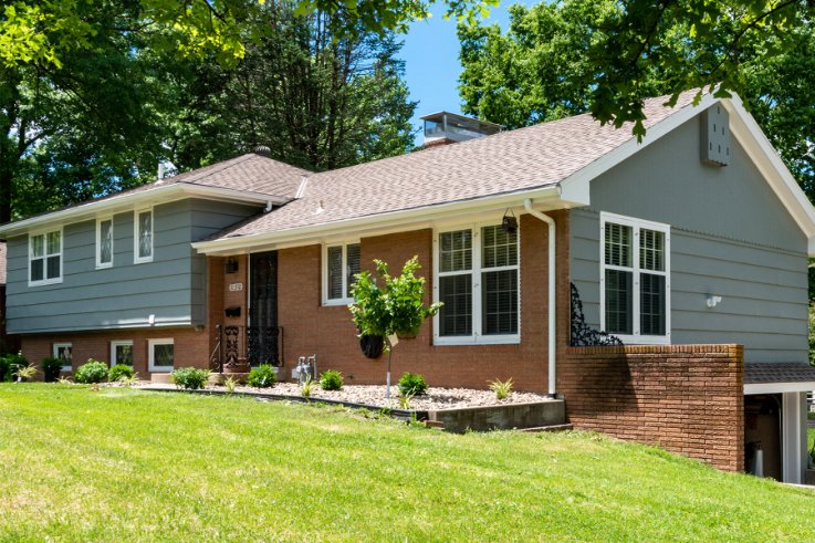 kimmie_killian's tweet photo. Capture this Spectacular Home on the market in Independence, MO

Offered By: Kimberly Killian w/ Realty Platinum Professionals your KC connection to Real Estate!

 For 24 hour information call 816-287-2838 ext 201

#Independence #KimberlyKillian #Realtor or #realestatelife #NRBA https://t.co/Q3E48EmMnb