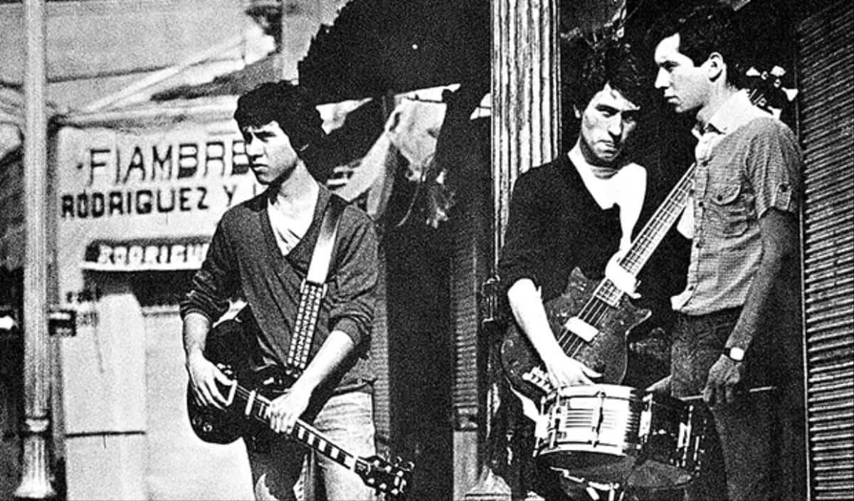 MRR Remote Radio washes up on the shores of Chile where guest DJ Giovanni picks us up, dusts us down, and takes us on a hard hitting tour of the country’s punk music and its sociopolitical context. maximumrocknroll.com/radio_show/mrr…