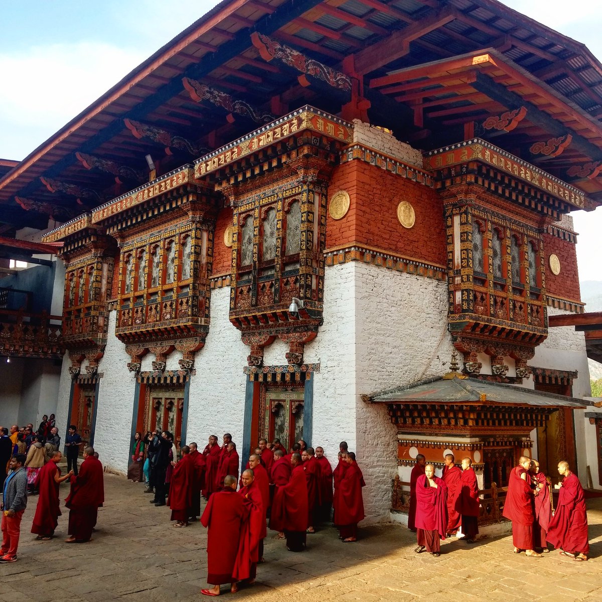 DrukGiGyem's tweet photo. Bhutanese monks lead a healthy and peaceful lifestyle enriched with knowledge, literature, and music

#vacation #travellers #travelblog #Himalayas #hikingadventures https://t.co/GQDYw7Jvhy