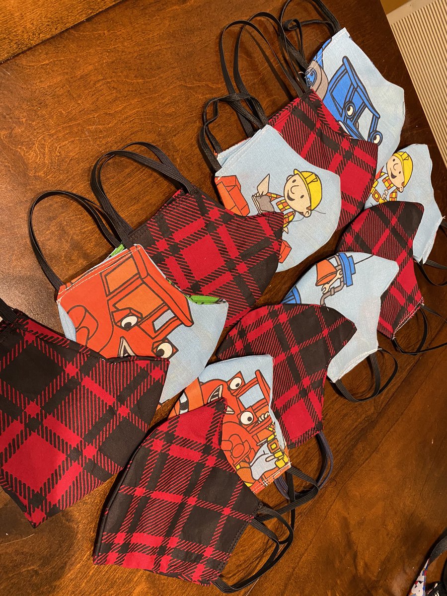 So proud &amp; fortunate to work w/ such a passionate group of #DoGooders, as of yesterday TD’s CLCC donated ~300 DIY hygiene kits, letters &amp; masks 😷 to support our community!💚👍#GotMineFinished <a href="/UWGreaterTO/">United Way Greater Toronto</a> #LocalLove #TDReadyCommitment <a href="/PeterStajan_TD/">Peter Stajan</a> <a href="/juliearmour_td/">Julie Armour</a> <a href="/jcapozzolo/">John Capozzolo</a>