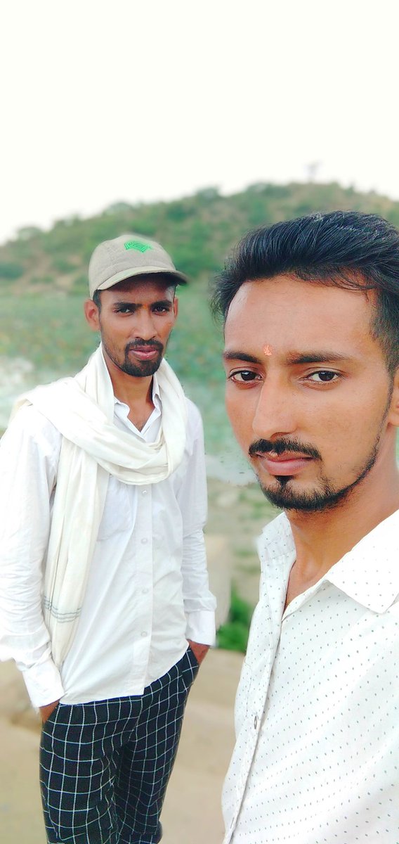 sbm774090's tweet photo. #SelfieWithFriends https://t.co/rg4jwKUTtI