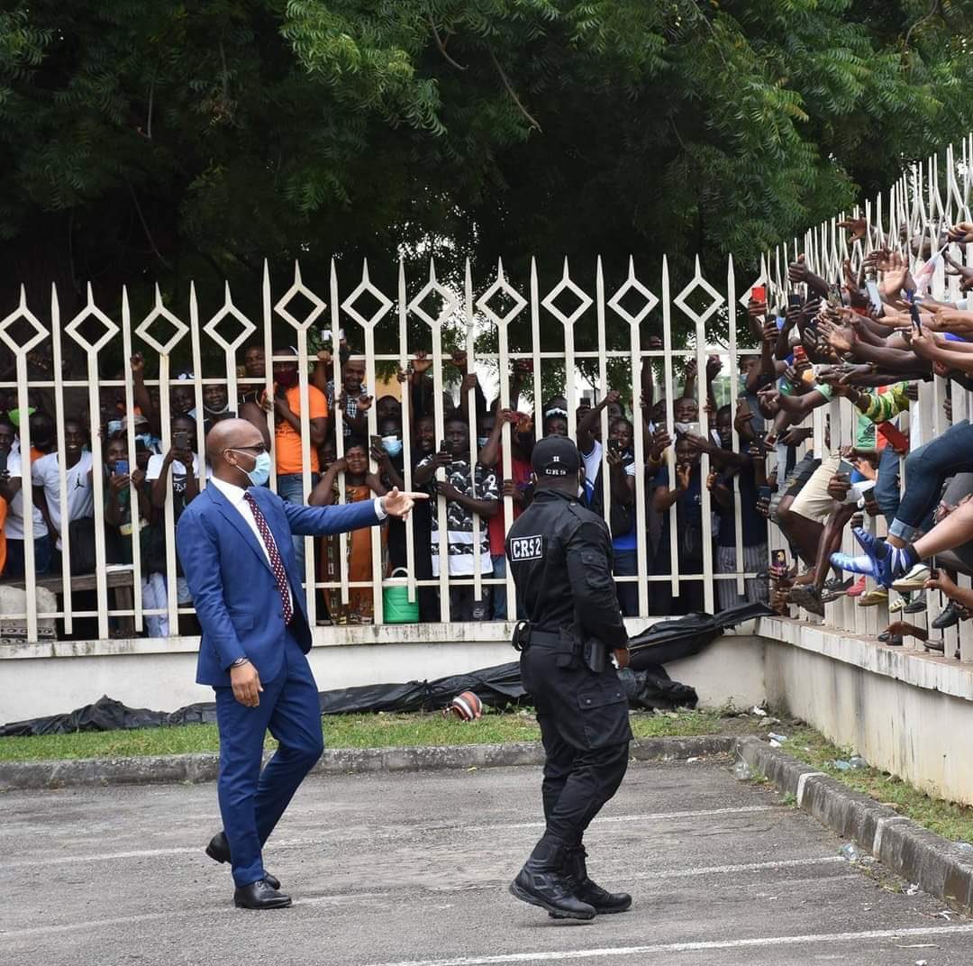 didierdrogba's tweet photo. « L’Homme a trois juges :

Dieu, sa Conscience et le Peuple. Nous ne sommes jamais seul” 
Félix Houphouet Boigny 
Merci pour le soutien 
🧡🤍💚🇨🇮🇨🇮🇨🇮 https://t.co/pxqj3PtJDV