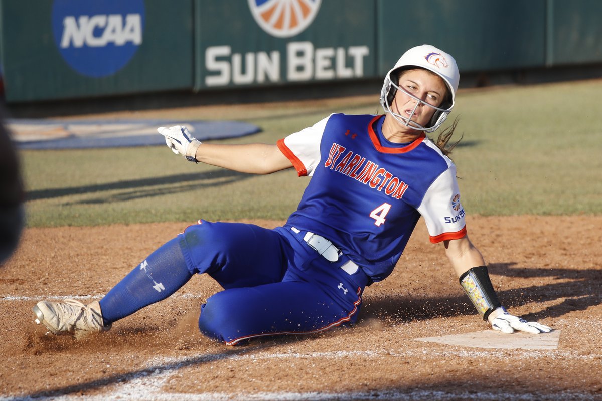 UTAMavsSB's tweet photo. Before we 𝒔𝒍𝒊𝒅𝒆 into the new week, take a 👀 at some of our best slides from seasons' past! 📸 Perfect form ladies! 👏🏽

#SundaySlides 🥎 || 🔷#MavUp🔶 https://t.co/HSaoCj0mXM
