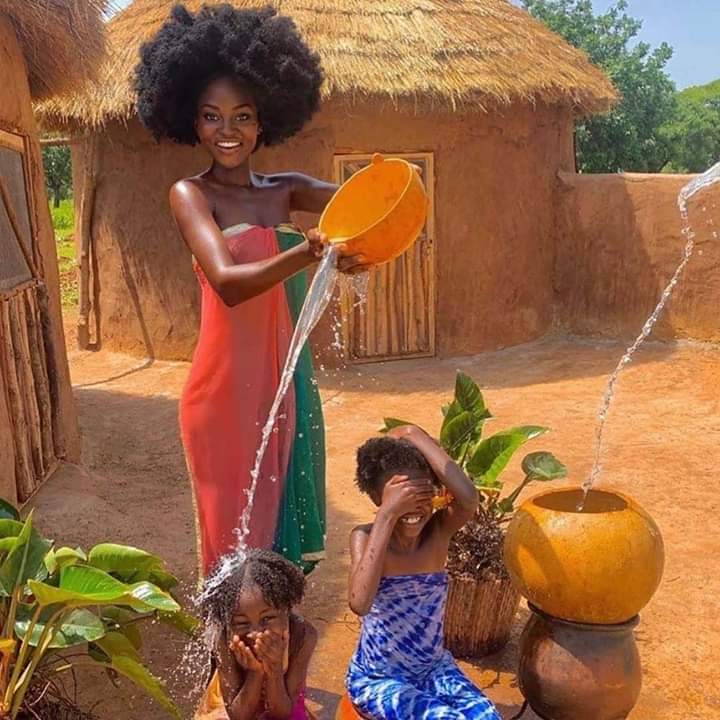 In Africa, we find happiness everywhere; did the propagandist media tell you this too Or they took sympathetic images just to pretend to be helping and make money by hiding behind charity organizations😀

#ChangingTheNarrative 
#copied