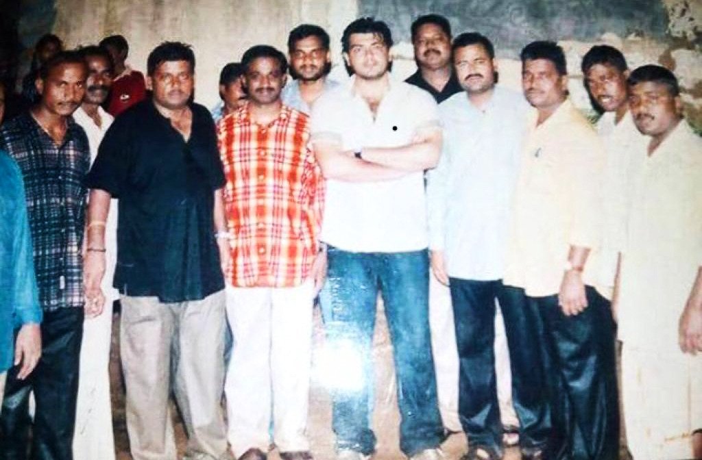 ajithFC's tweet photo. Unseen Pic Of Thala #Ajith with fans.

| #28YrsOfSELFMADETHALAAjith
 #Valimai @AjithNetwork | https://t.co/UfozDA3fGZ
