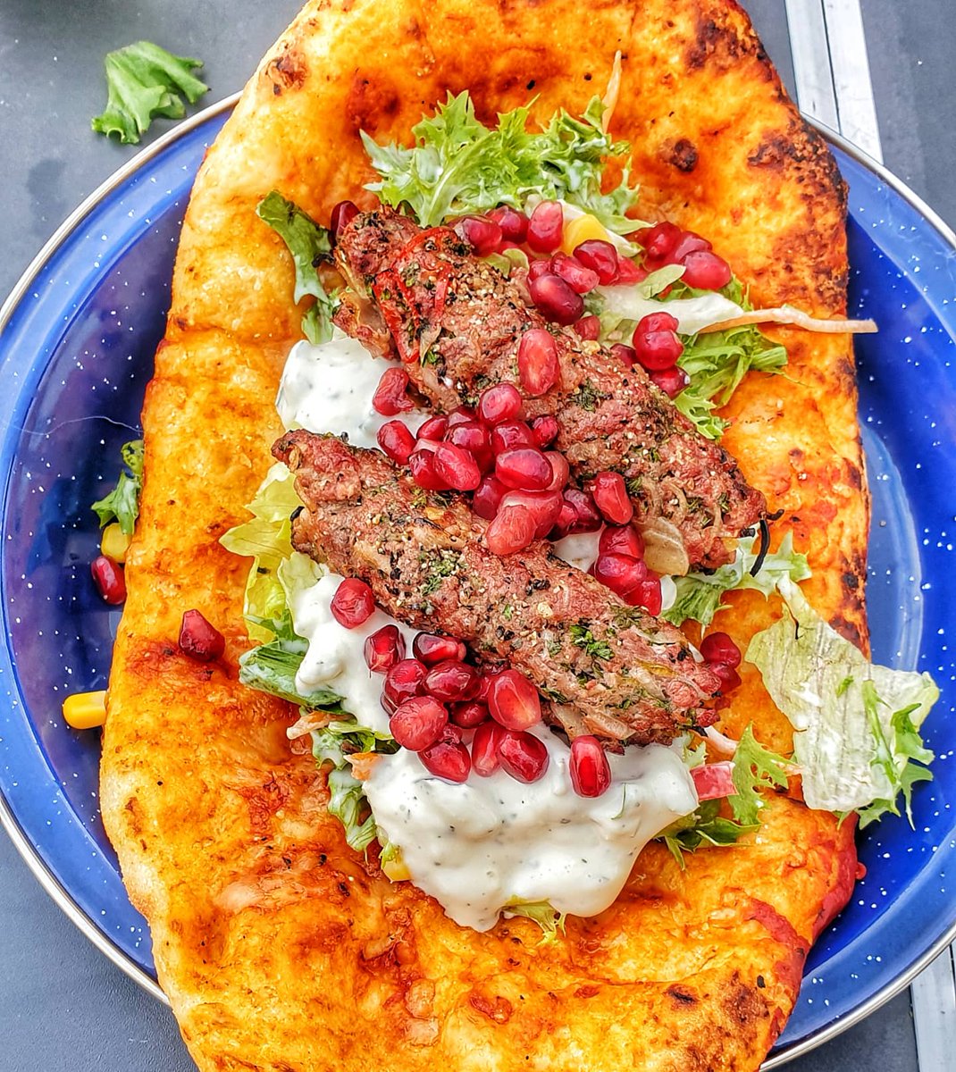 Another campsite dinner, dry aged beef kofta flavoured with shallot, chilli, parsley &amp; garlic served on a tomato flatbread with salad, tzatziki &amp; pomegranate seed.
Real easy, looks good and utterly delicious
#spicepunch #kofta #flatbread #biggreenegg #bbq #ukbbq #lockdownbbqshow