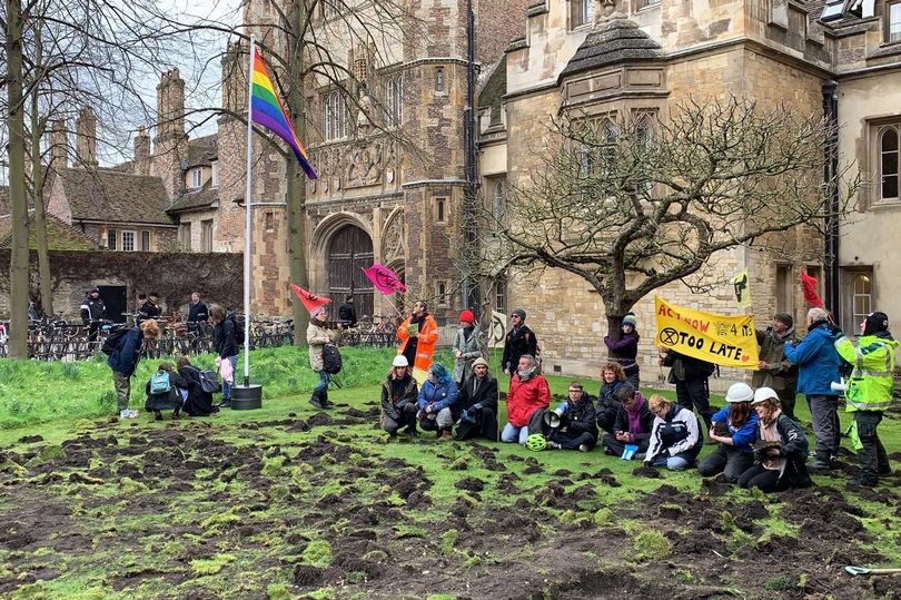 orca_4_el's tweet photo. We warned @Cambridge_Uni and its colleges that if they didn’t announce plans to divest by the end of July, they’d face a new wave of non-violent direct action. No surprise that they ignored us💰💰We won’t stand by while they fund #ecocide and the murderers of Earth protectors ❌ https://t.co/D8hiJUJ2jb
