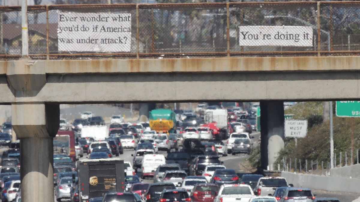 Apparently, since 1789  #USCitizens have had the constitutional right to use public property nationwide to post REMOVABLE political (non-commercial) speech!And thanks to the precedent set by flags on overpasses after 9/11 &  #BrownvCalTrans, this extends to freeways! (cont.)