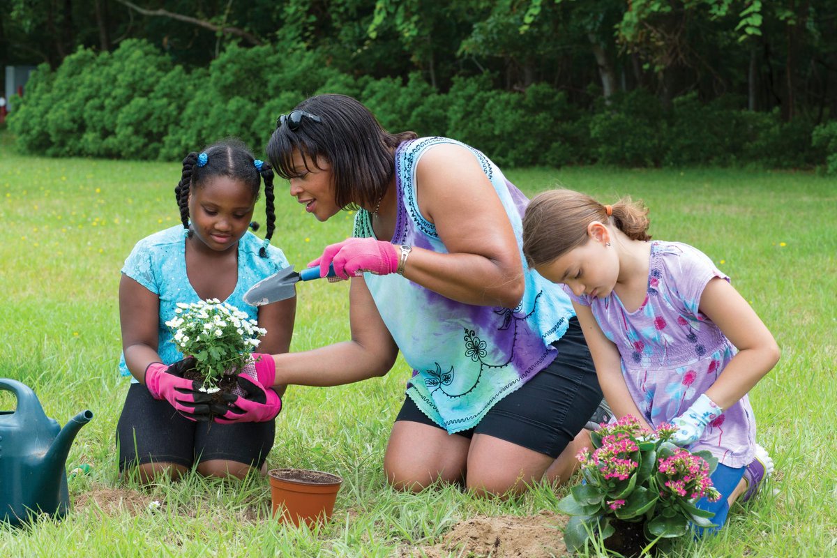 GirlScoutsGCNWI's tweet photo. Applications for the Becker Eco-Advocacy Grant Award are officially open until Aug. 31! Girls in grades 4-12 who are passionate about the environment are welcome to submit a request for a grant for their project!

Apply today! https://t.co/G8UC6Xapr5 https://t.co/28V2rzovpu
