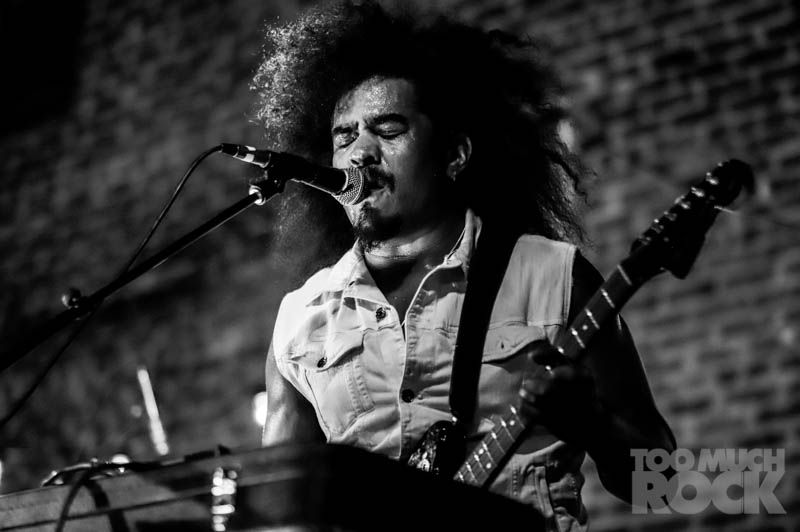 sidmuchrock's tweet photo. Lemonade Park continued its summer concert series with a trio of synthy bands that included @Variousblonde #Yum #RedderMoon.  My photos and video of the evening are on Too Much Rock at https://t.co/ykMjKts1WP https://t.co/6prImSW50V