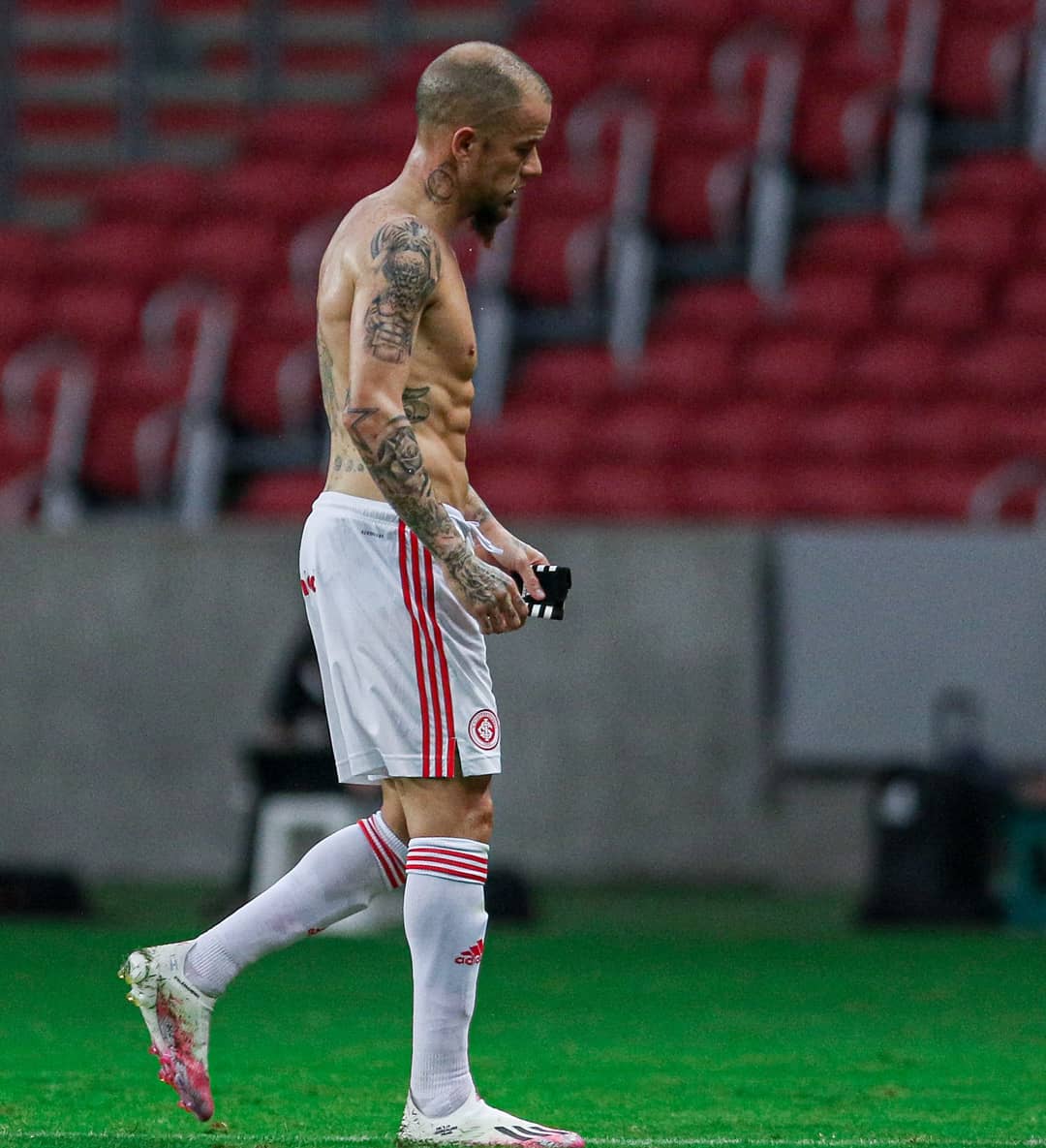 D'Alessandro entrou no segundo tempo, quando o placar já estava 3x0, nem por isso deixou de correr e dar 100% em campo! O físico do "velhinho" deu o que falar! 
E vcs, o q acham??

As fotos são de 📸 <a href="/fer0alves/">Fer</a> , não reproduzir sem créditos.