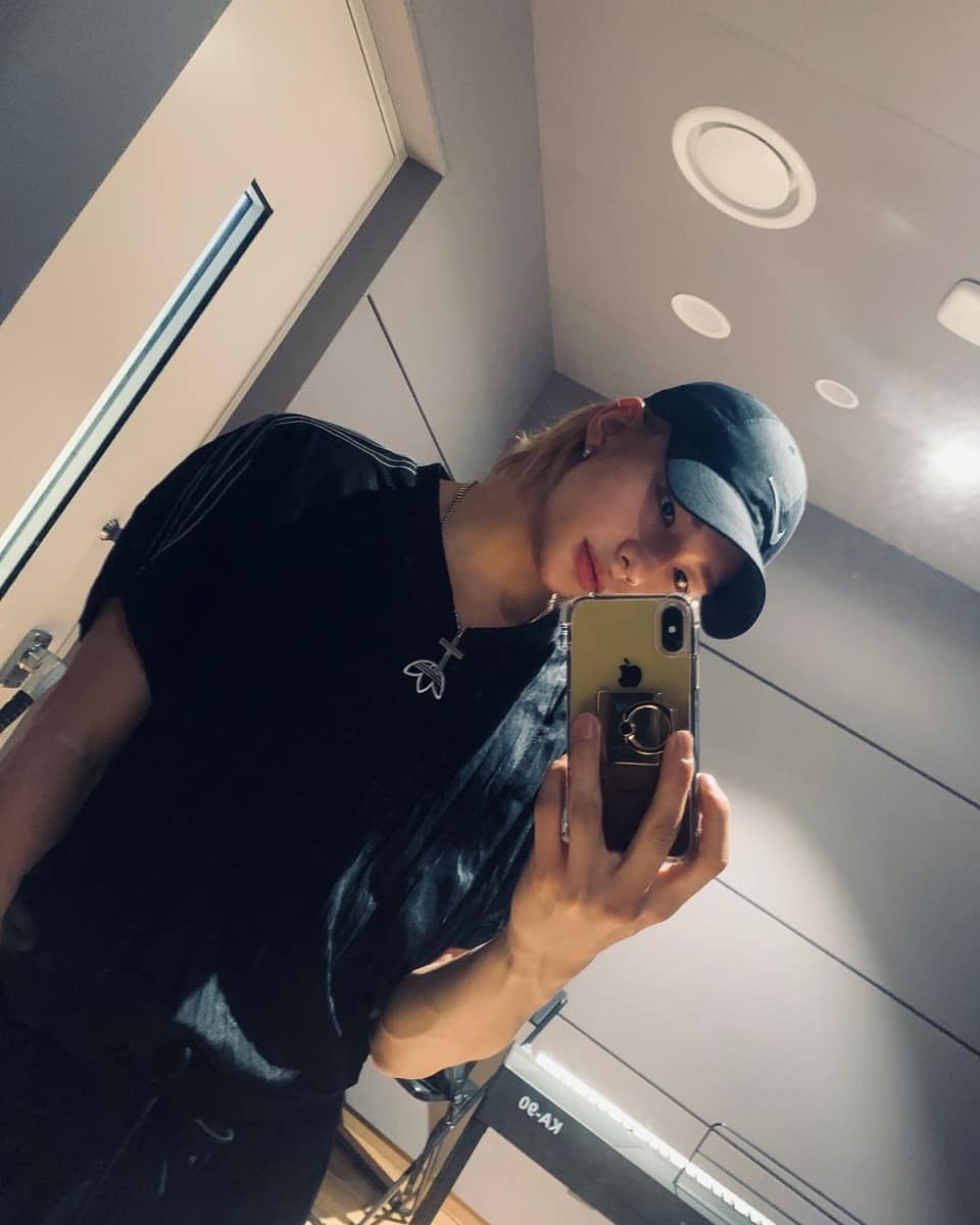 hyunjin& #39;s mirror selfies through the years; a thread