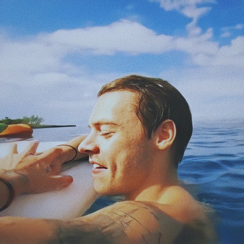 sweetIgbt's tweet photo. AU LARRY
H nunca ha sido el tipo de chico al que le pasan cosas. Año tras año, sus vacaciones transcurren en una casa de playa junto a su hermana, su madre, la mejor amiga de ésta y sus dos hijos. Nadie se fija en el, y H desea que eso cambie. Pero puede que esta vez suceda. https://t.co/3I1yawUuxK